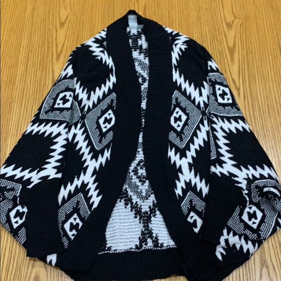 Quinn Sweater Black & White Patterned Cardigan - Picture 2 of 2
